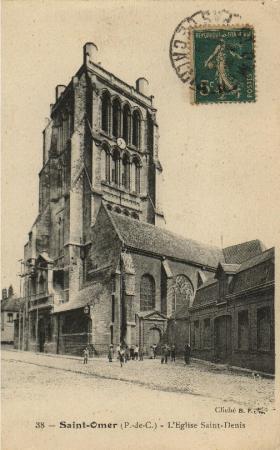 En 1705 un ouragan fit s'effondrer la flêche de l'église sur les nefs qui s'écroulèrent totalement, elle fut rebâtie en 1742,c'est la seule église de St Omer où des maisons y sont accolées.